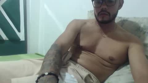 Snapshot of juanfe_style chatting on March 11, 12:16 am juanfe_style online show from March 11, 12:16 am