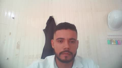 Snapshot of juanfe_style chatting on April 30, 3:29 pm juanfe_style online show from April 30, 3:29 pm