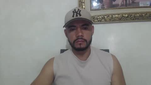 Snapshot of juanfe_style chatting on May 2, 2:44 pm juanfe_style online show from May 2, 2:44 pm