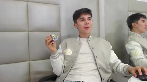 Snapshot of juangomm chatting on December 15, 3:55 am JuanGomm online show from December 15, 3:55 am