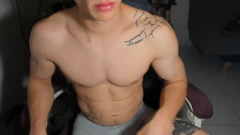 Snapshot of juanisimo_ chatting on April 4, 1:48 am JUANISIMO online show from April 4, 1:48 am