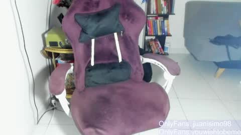Snapshot of juanisimo_ chatting on April 8, 5:40 am JUANISIMO online show from April 8, 5:40 am