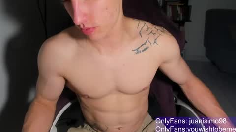 Snapshot of juanisimo_ chatting on April 13, 3:45 am JUANISIMO online show from April 13, 3:45 am