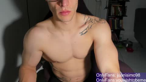 Snapshot of juanisimo_ chatting on April 28, 1:59 am JUANISIMO online show from April 28, 1:59 am