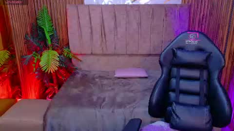 JUANITA online show from June 11, 11:41 am