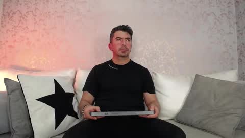 Snapshot of juank_fit45 chatting on November 8, 1:44 pm Juan k online show from November 8, 1:44 pm