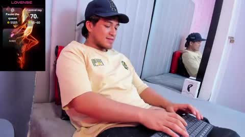Snapshot of juanmechanic chatting on May 13, 12:30 am JUAN online show from May 13, 12:30 am