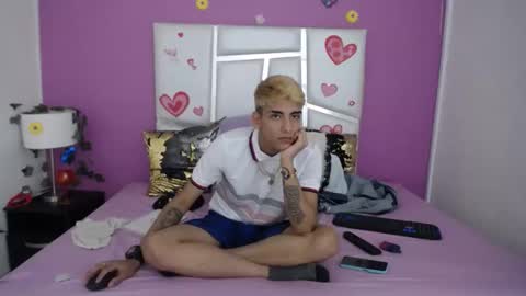 Snapshot of juanse18hot chatting on October 23, 6:34 am juanse18hot online show from October 23, 6:34 am