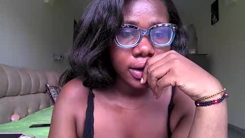 Snapshot of juiceyy_melons chatting on June 11, 9:51 am juiceyy_melons online show from June 11, 9:51 am