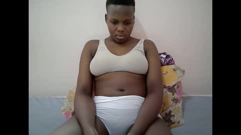 Snapshot of juicy_bella2 chatting on September 24, 10:29 am juicy_bella2 online show from September 24, 10:29 am