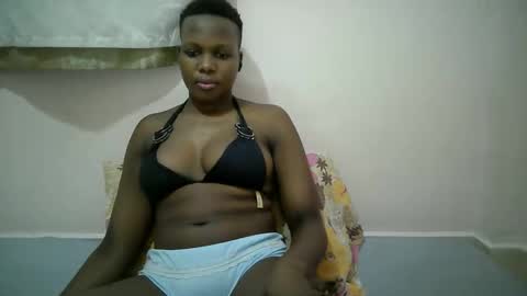 Snapshot of juicy_bella2 chatting on September 27, 5:29 pm juicy_bella2 online show from September 27, 5:29 pm