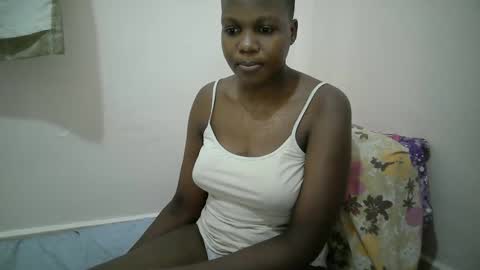 Snapshot of juicy_bella2 chatting on September 28, 12:54 pm juicy_bella2 online show from September 28, 12:54 pm