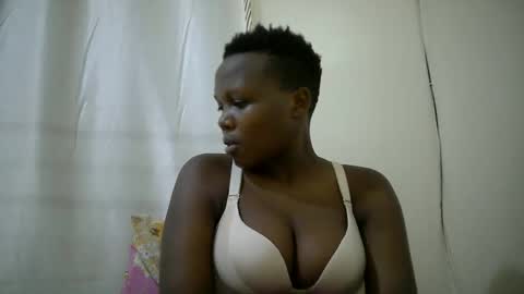 Snapshot of juicy_bella2 chatting on October 11, 7:34 pm juicy_bella2 online show from October 11, 7:34 pm