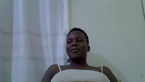 Snapshot of juicy_bella2 chatting on October 14, 6:52 pm juicy_bella2 online show from October 14, 6:52 pm