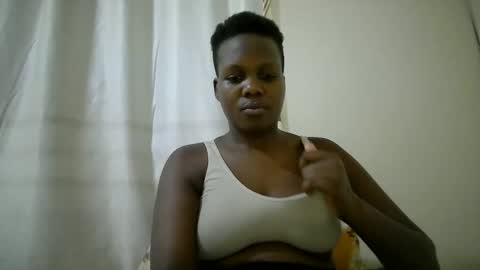 Snapshot of juicy_bella2 chatting on October 18, 9:04 pm juicy_bella2 online show from October 18, 9:04 pm