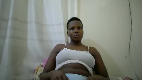 Snapshot of juicy_bella2 chatting on October 29, 7:21 am juicy_bella2 online show from October 29, 7:21 am