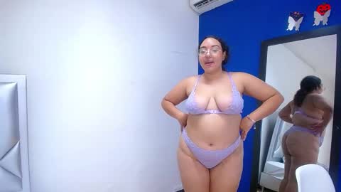 Snapshot of juicy_bignipples18 chatting on December 9, 4:26 pm juicy_bignipples18 online show from December 9, 4:26 pm
