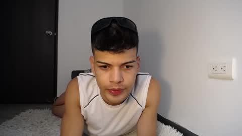 Snapshot of juicy_boy22 chatting on December 29, 7:22 pm Miguel online show from December 29, 7:22 pm