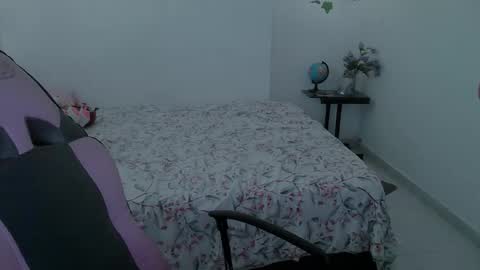 EleN online show from October 5, 6:06 pm