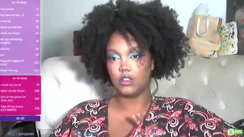Snapshot of juicy_janet chatting on March 24, 4:23 pm juicy_janet online show from March 24, 4:23 pm