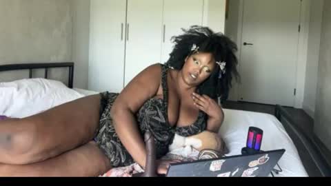 Snapshot of juicy_janet chatting on July 23, 5:44 pm juicy_janet online show from July 23, 5:44 pm