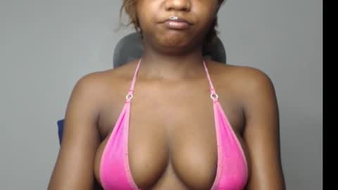 Snapshot of juicy_plumx chatting on December 3, 10:52 pm Wet Baddie online show from December 3, 10:52 pm