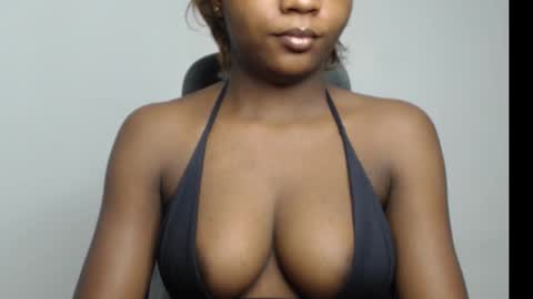 Snapshot of juicy_plumx chatting on December 17, 10:32 am Wet Baddie online show from December 17, 10:32 am