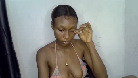 Snapshot of juicy_pussy0 chatting on June 10, 5:07 am Olivia online show from June 10, 5:07 am