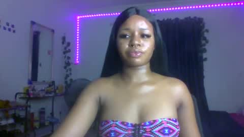 Snapshot of juicy_pussy1122 chatting on October 23, 6:28 pm Emily online show from October 23, 6:28 pm