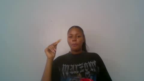 Snapshot of juicy_pussy1122 chatting on November 19, 11:43 am Emily online show from November 19, 11:43 am