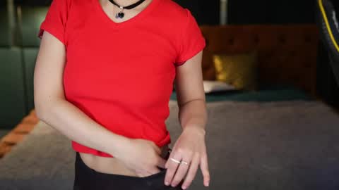 Snapshot of juicy_secrets_054 chatting on May 2, 7:02 am Elza online show from May 2, 7:02 am