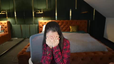 Snapshot of juicy_secrets_054 chatting on May 4, 10:22 am Elza online show from May 4, 10:22 am