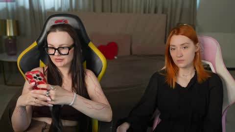 Snapshot of juicy_secrets_054 chatting on May 5, 10:56 am Elza online show from May 5, 10:56 am