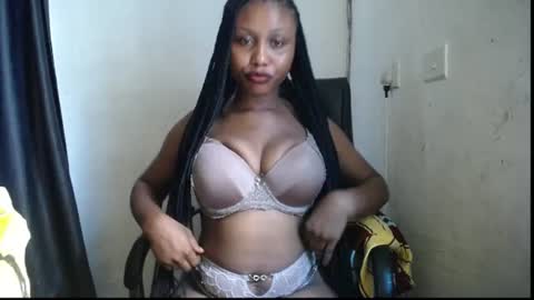 Snapshot of juicy_slut080 chatting on June 12, 10:47 am Elena online show from June 12, 10:47 am
