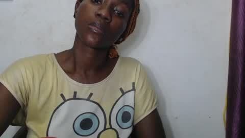 Snapshot of juicyberryx chatting on June 3, 10:18 am queen online show from June 3, 10:18 am