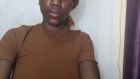 Snapshot of juicyberryx chatting on June 5, 9:53 pm queen online show from June 5, 9:53 pm