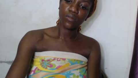 Snapshot of juicyberryx chatting on June 13, 11:24 pm queen online show from June 13, 11:24 pm