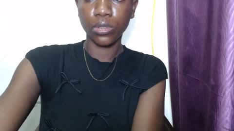 Snapshot of juicyberryx chatting on June 20, 3:15 pm queen online show from June 20, 3:15 pm