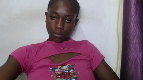 Snapshot of juicyberryx chatting on June 22, 3:31 pm queen online show from June 22, 3:31 pm