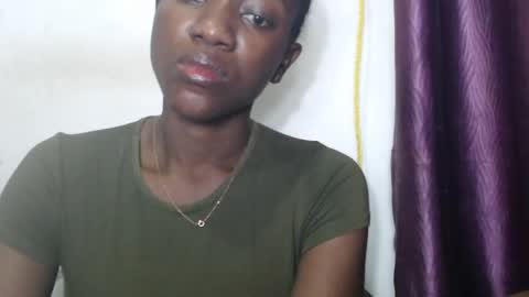 Snapshot of juicyberryx chatting on June 24, 8:13 am queen online show from June 24, 8:13 am