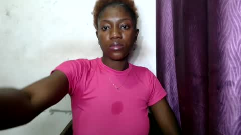 Snapshot of juicyberryx chatting on July 4, 9:59 am queen online show from July 4, 9:59 am
