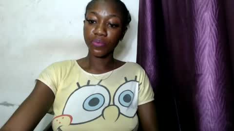 Snapshot of juicyberryx chatting on July 7, 8:29 am queen online show from July 7, 8:29 am