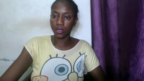 Snapshot of juicyberryx chatting on July 7, 9:19 pm queen online show from July 7, 9:19 pm