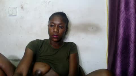 Snapshot of juicyberryx chatting on July 11, 9:27 pm queen online show from July 11, 9:27 pm