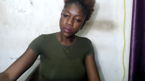 Snapshot of juicyberryx chatting on July 20, 10:56 pm queen online show from July 20, 10:56 pm