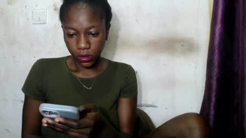 Snapshot of juicyberryx chatting on July 24, 8:12 am queen online show from July 24, 8:12 am
