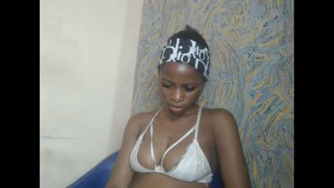 juicypiexx online show from February 18, 1:21 am