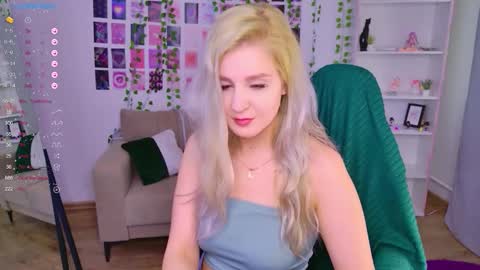 Snapshot of juicypussyclub chatting on March 27, 8:26 am Ameli Stella Vi Evie Jessica online show from March 27, 8:26 am