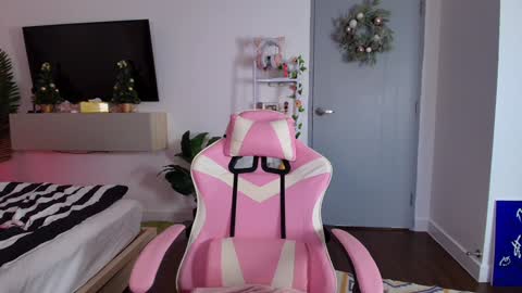 Snapshot of juicyshow chatting on December 3, 12:40 am Hiya Im your sweet Lia online show from December 3, 12:40 am