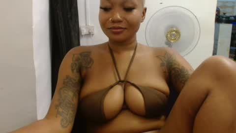 Snapshot of juicyxpink chatting on March 31, 10:54 pm juicyxpink online show from March 31, 10:54 pm